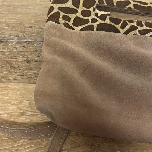 Anthropologie verona textured clutch crossbody giraffe print - Picture 12 of 12